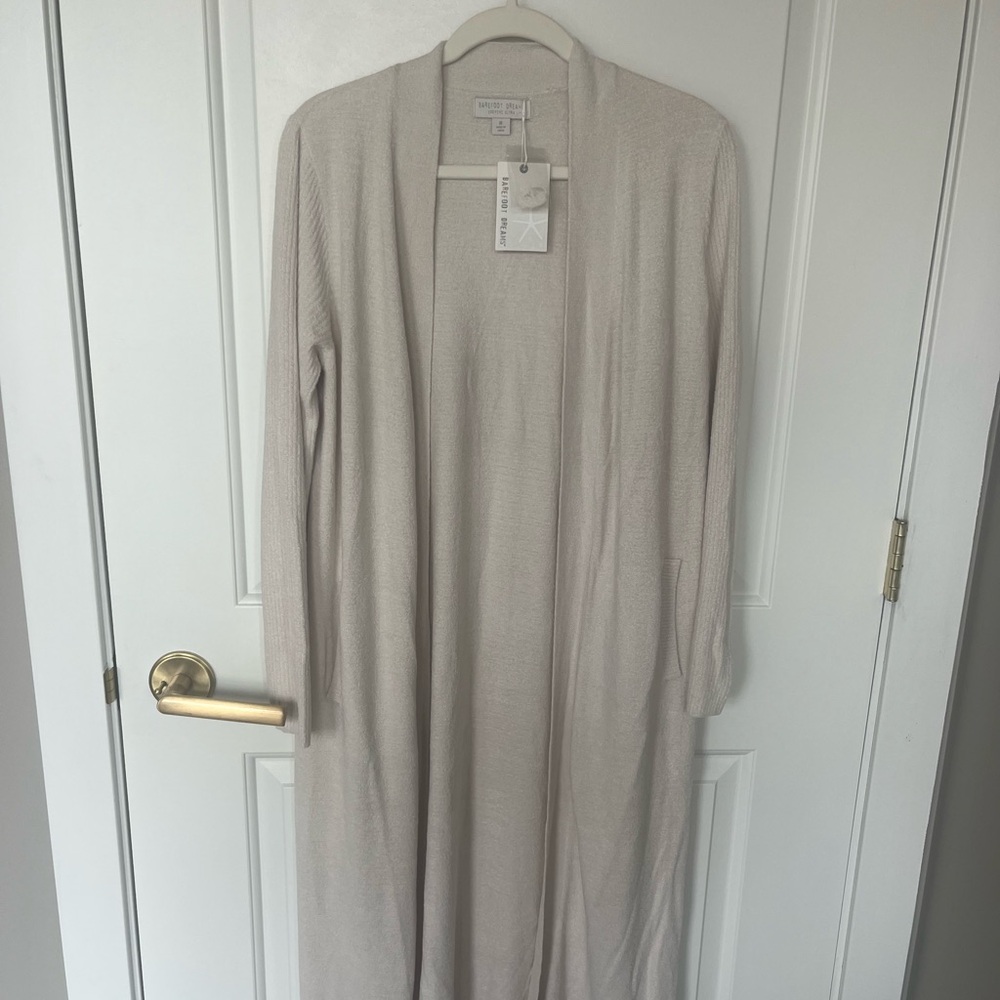 Barefoot dreams sweater never been worn tags on